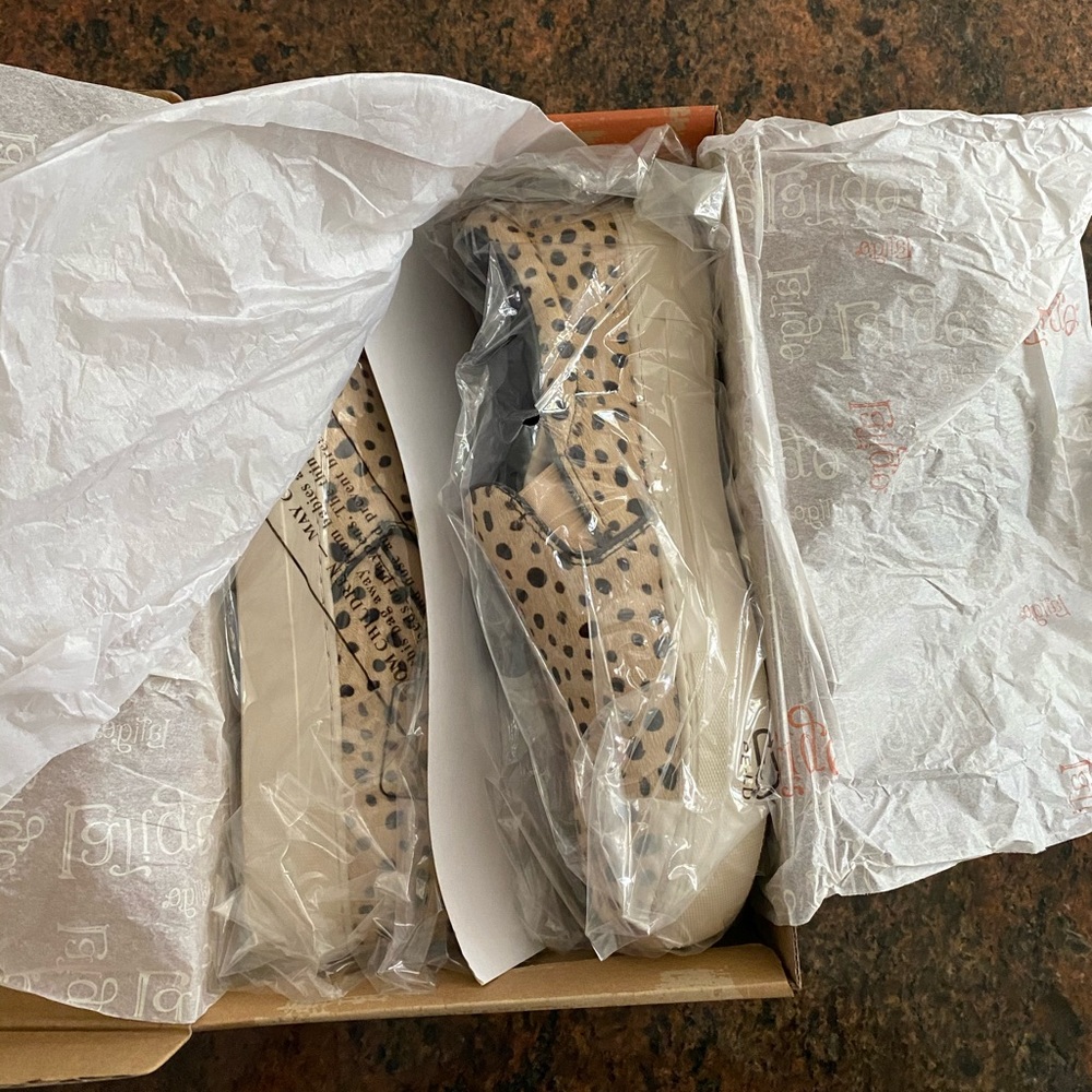 BRAND NEW!!! Latigo sneakers